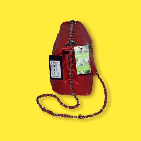 Badgley Mischka mini chevron quilted vegan leather crossbody bag in red - Picture 2 of 3